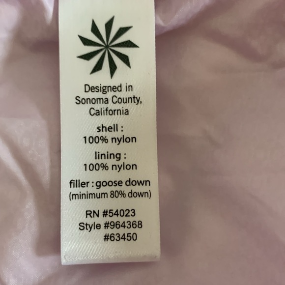 Athleta lightweight puffy vest. - Picture 4 of 4